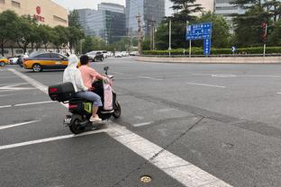 布克：我们想赢下接下来的每一场比赛 要在季后赛之前养成好习惯